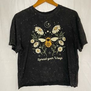 Black bee Graphic Tee “Spread your wings”